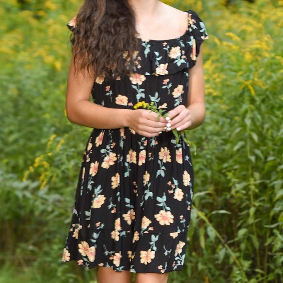 Black sundress with yellow flowers - Picture 5 of 6